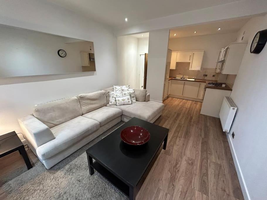 Spacious Central 2Bed Apartment Wilmslow Luaran gambar