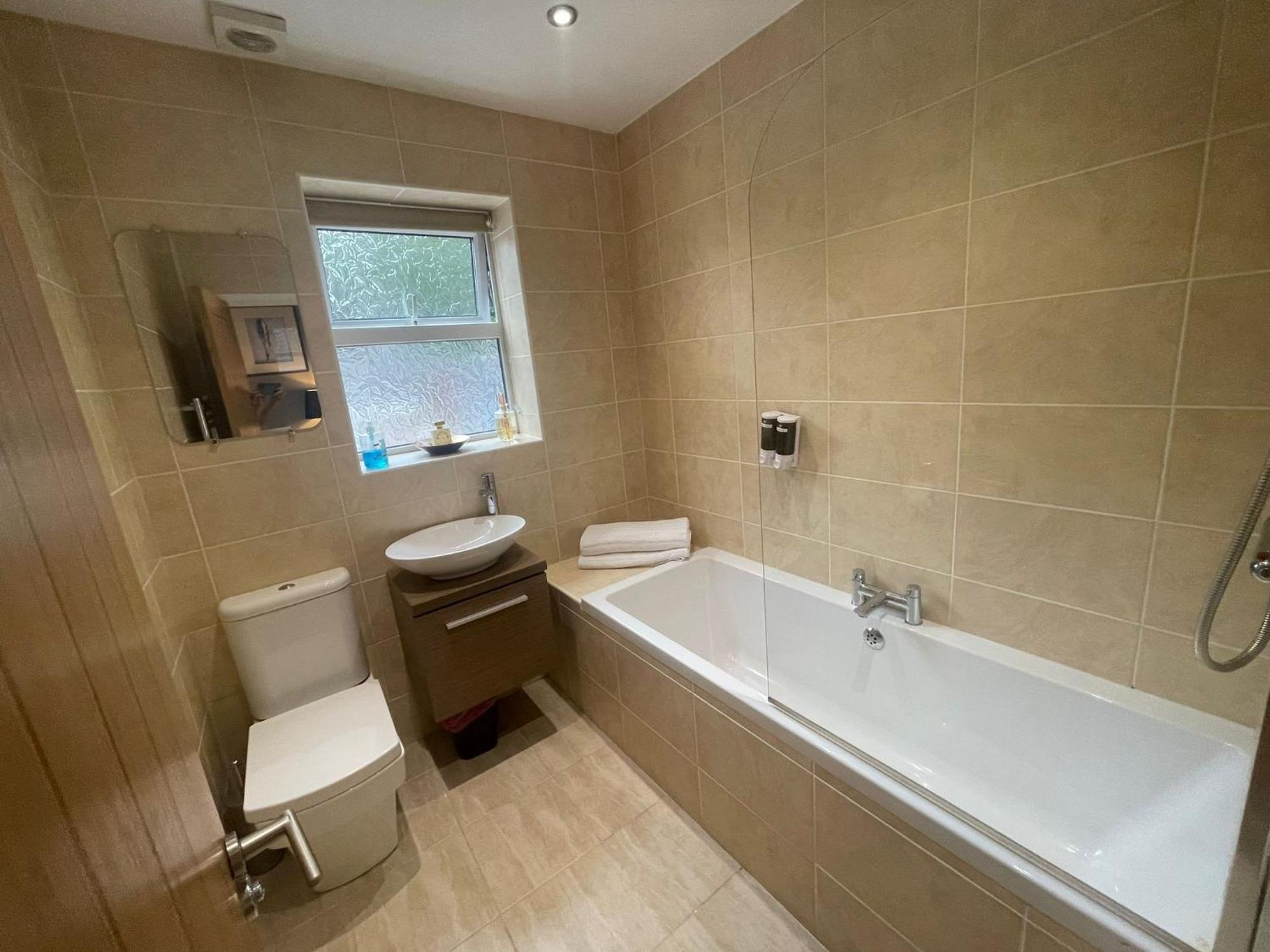 Spacious Central 2Bed Apartment Wilmslow Luaran gambar